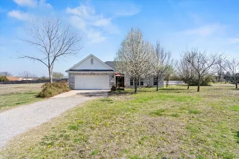 115 Mulberry Dr, Trenton, TX 75490