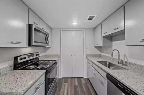 919 S Weatherred Dr #152, Richardson, TX 75080