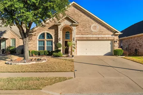 8113 Winter Falls Trl, Hurst, TX 76053