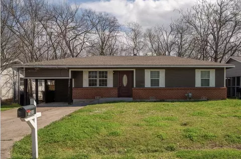 1803 Up The Grove St, Greenville, TX 75401