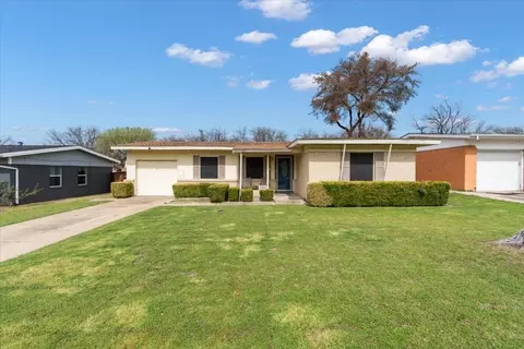 2409 Costa Mesa Dr, Dallas, TX 75228