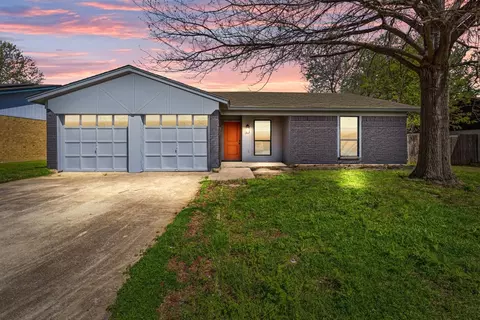 6453 Grasshopper Dr, Watauga, TX 76148