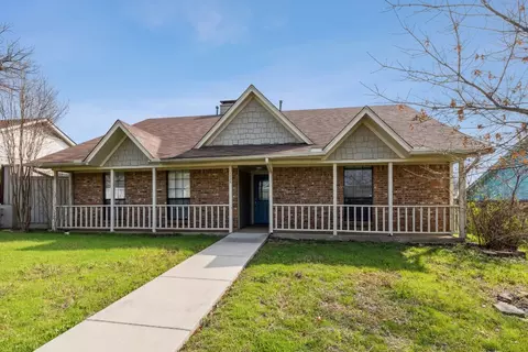 1138 Woodrow Dr, Lewisville, TX 75067