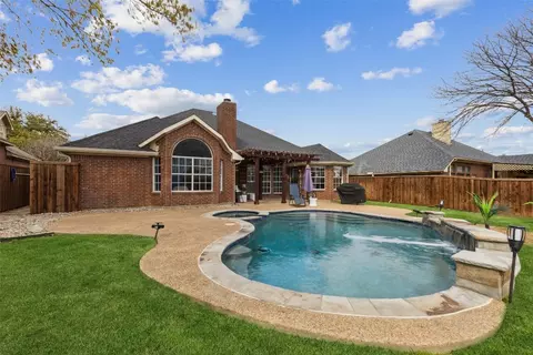6824 Dogwood Ln, North Richland Hills, TX 76182