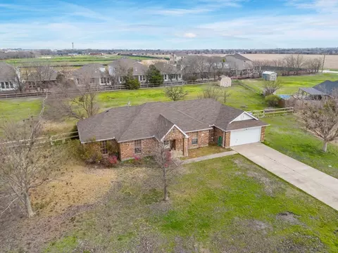 760 Overland Dr, Lowry Crossing, TX 75069