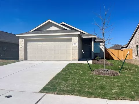 1016 Bel Mares St, Fort Worth, TX 76052