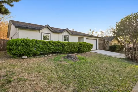 824 W Embercrest Dr, Arlington, TX 76017