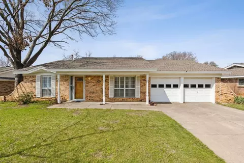 1941 Yucca Trl, Hurst, TX 76054