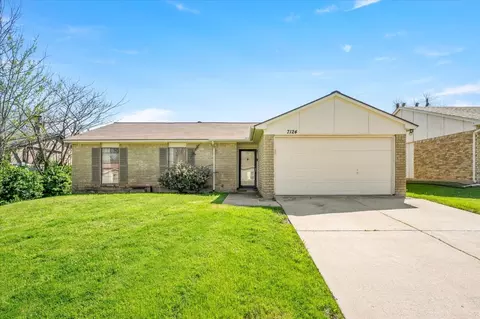 7124 Harwick Ln, North Richland Hills, TX 76182