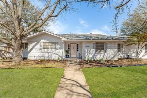 1335 N Lillian St, Stephenville, TX 76401