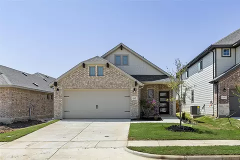 1645 Edgeway Dr, Aubrey, TX 76227