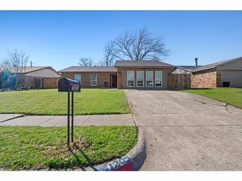 1205 N Knowles Dr, Saginaw, TX 76179
