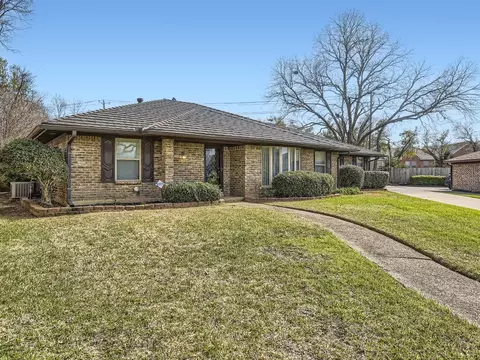 1901 Moody Ct, Arlington, TX 76012