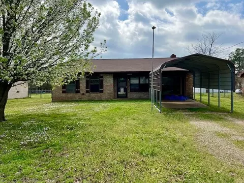 6060 Waggoner St, Reno, TX 75462