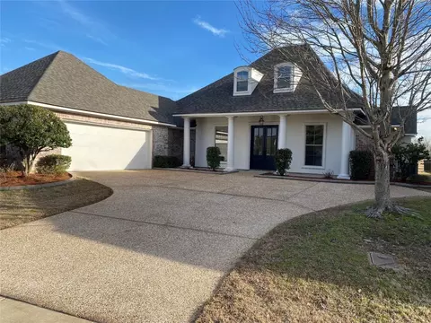 220 Macey Ln, Bossier City, LA 71111