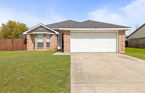 205 Briarglen Dr, Cedar Hill, TX 75104