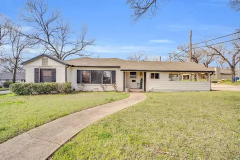 1313 N Preston St, Ennis, TX 75119