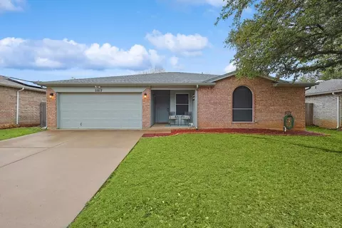 5017 Prairie Creek Trl, Fort Worth, TX 76179