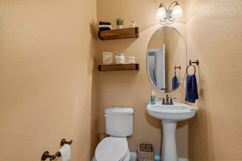 Bath - 437 E Wishbone Ln, Haslet, TX 76052 photo 1 of 5