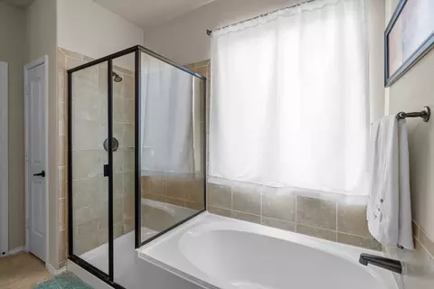Bath - 437 E Wishbone Ln, Haslet, TX 76052 photo 3 of 5