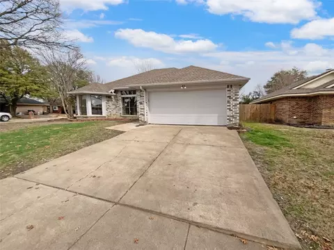 4741 Cornflower Dr, Arlington, TX 76018