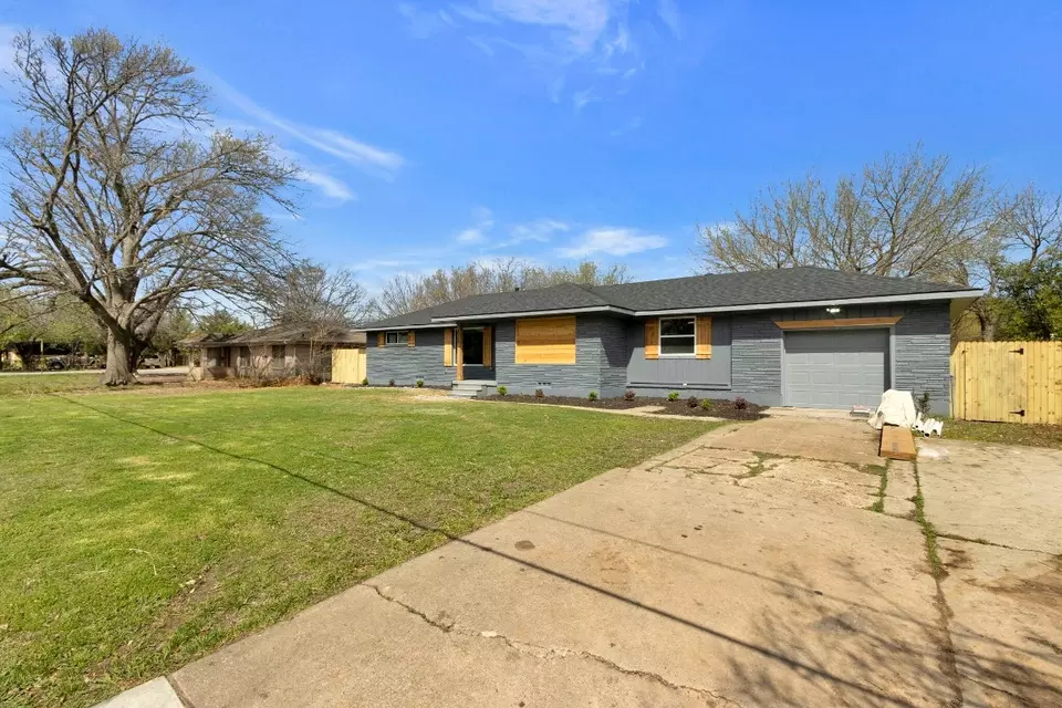 Exterior - 1908 Greenwood Rd, Mckinney, TX 75069 photo 3 of 7