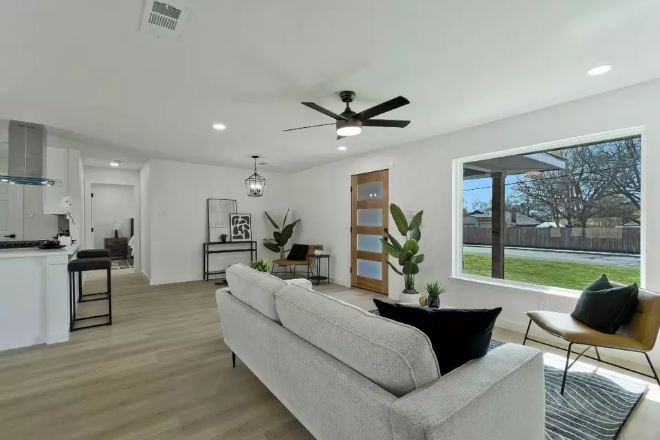 Living - 1908 Greenwood Rd, Mckinney, TX 75069 photo 2 of 2