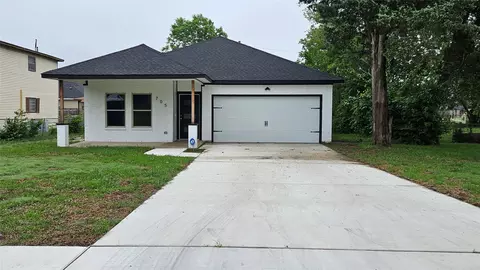 705 S Catherine St, Terrell, TX 75160