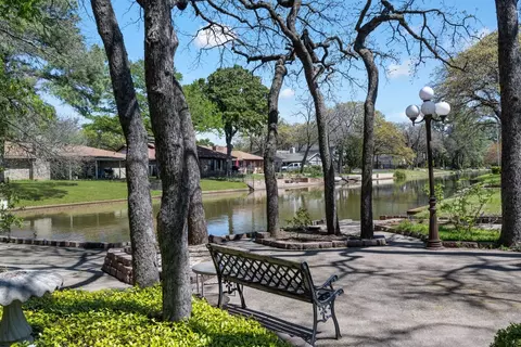 2415 Lakeview Cir, Arlington, TX 76013