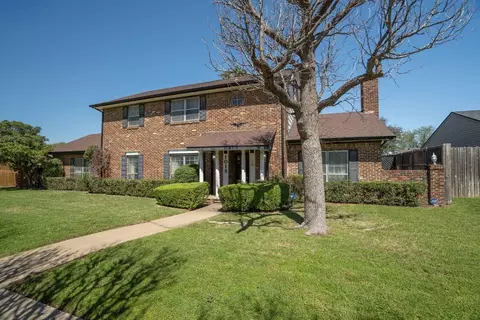 1018 Hampshire Ln, Carrollton, TX 75007