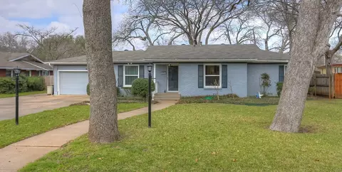10 Brook Forest Ln, Hurst, TX 76053