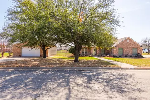 2000 Running Brook Dr, Joshua, TX 76058