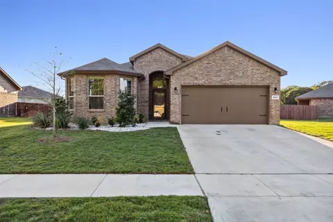 527 Harbor Dr, Azle, TX 76020