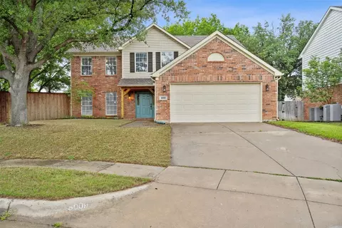 8009 Redwood Trl, Fort Worth, TX 76137