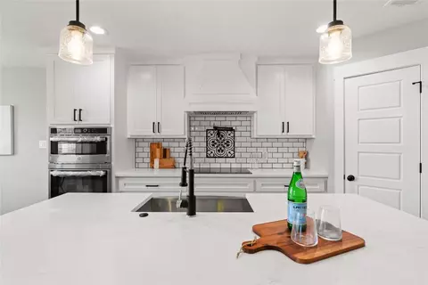 Kitchen - 305 E Adams St, Itasca, TX 76055 photo 4 of 6