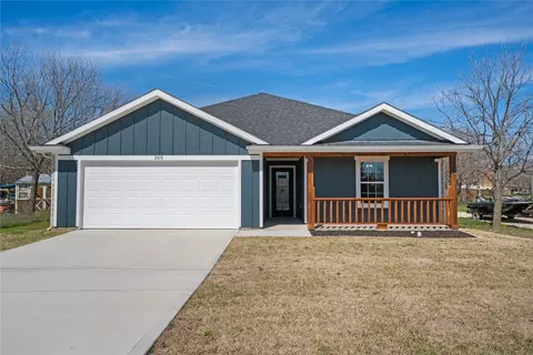 Exterior - 305 E Adams St, Itasca, TX 76055 photo 2 of 6