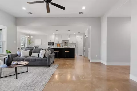 Living - 305 E Adams St, Itasca, TX 76055 photo 5 of 5