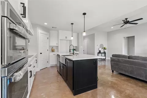 Kitchen - 305 E Adams St, Itasca, TX 76055 photo 6 of 6