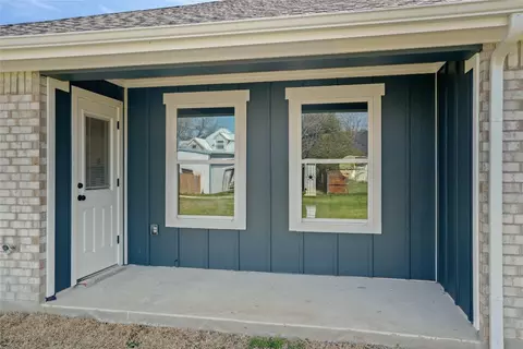 Exterior - 305 E Adams St, Itasca, TX 76055 photo 5 of 6