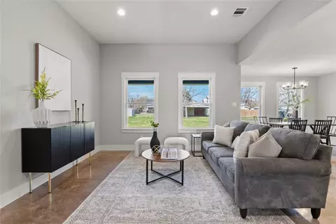 Living - 305 E Adams St, Itasca, TX 76055 photo 2 of 5