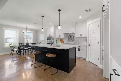 Kitchen - 305 E Adams St, Itasca, TX 76055 photo 3 of 6