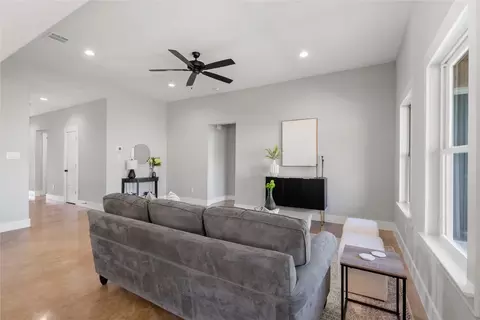 Living - 305 E Adams St, Itasca, TX 76055 photo 4 of 5