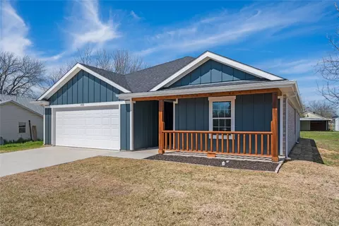 Exterior - 305 E Adams St, Itasca, TX 76055 photo 3 of 6