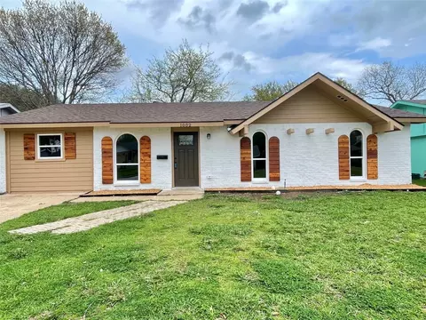 1002 Las Palmas Dr, Grand Prairie, TX 75052
