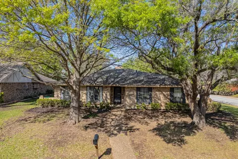 103 S Greenstone Ln S, Duncanville, TX 75116