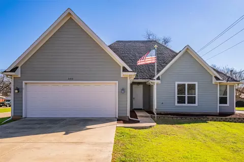 500 N Travis St, Granbury, TX 76048