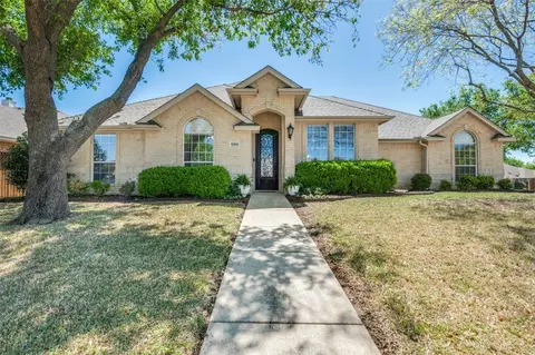 8200 Lost Maple Dr, North Richland Hills, TX 76182