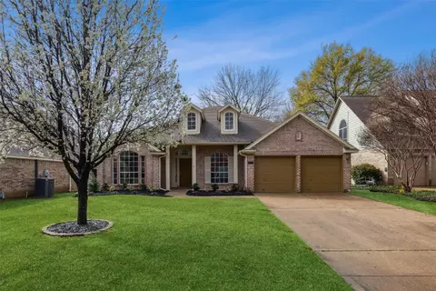 5706 Champion Ct, Arlington, TX 76017