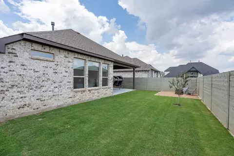 Exterior - 1808 Stonewall Rd, Argyle, TX 76226 photo 7 of 11