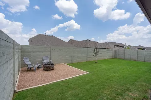 Exterior - 1808 Stonewall Rd, Argyle, TX 76226 photo 6 of 11